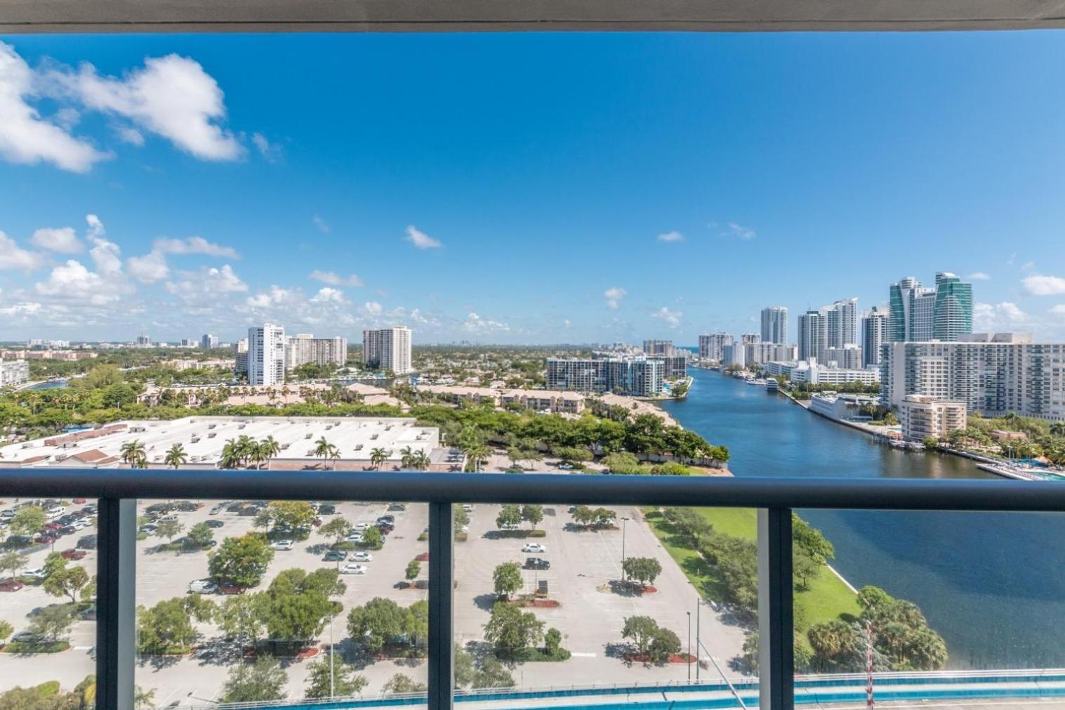 Modern One Bedroom Rental At Beach Walk Resort Miami 18Th Floor Hallandale Beach Eksteriør billede