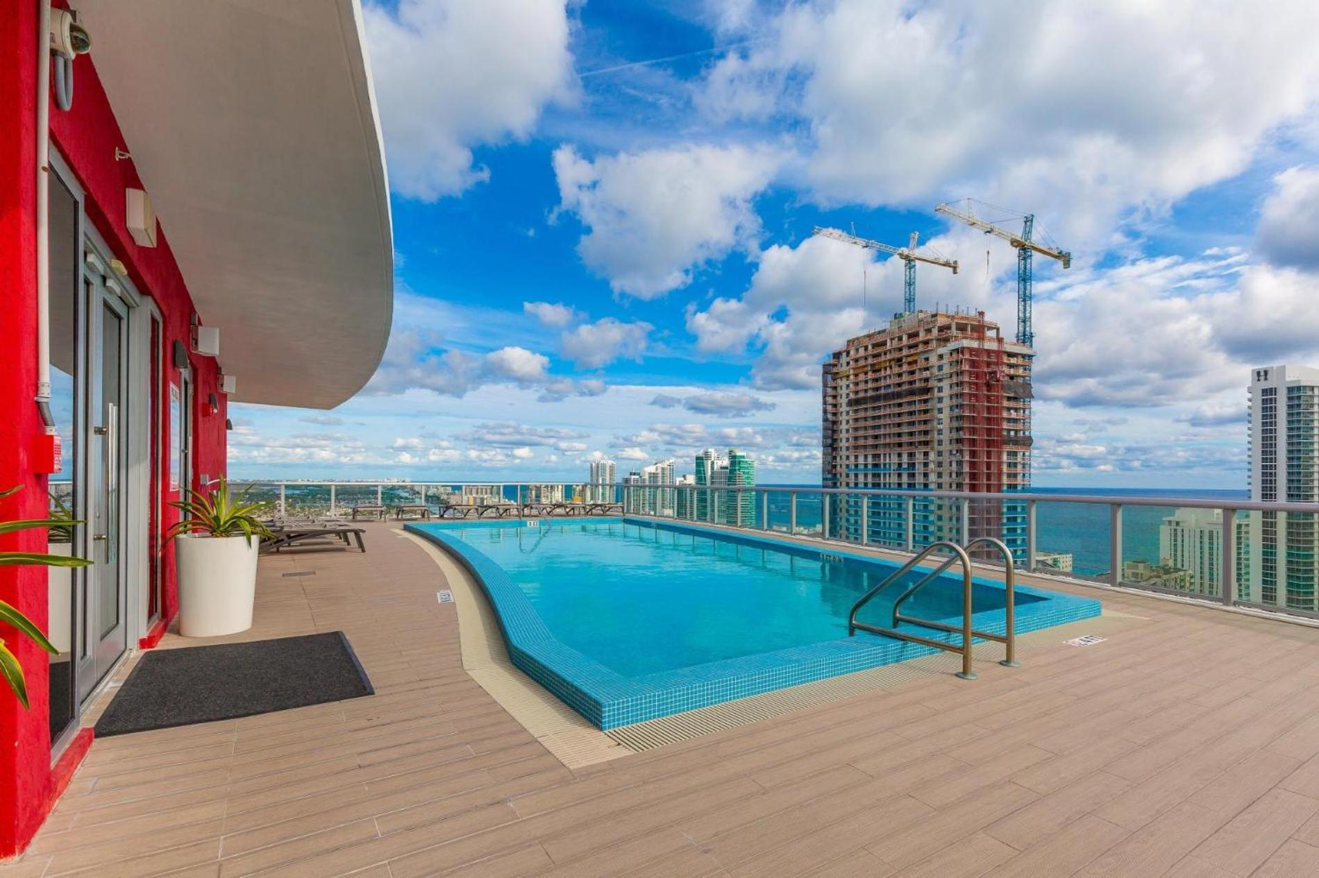 Modern One Bedroom Rental At Beach Walk Resort Miami 18Th Floor Hallandale Beach Eksteriør billede