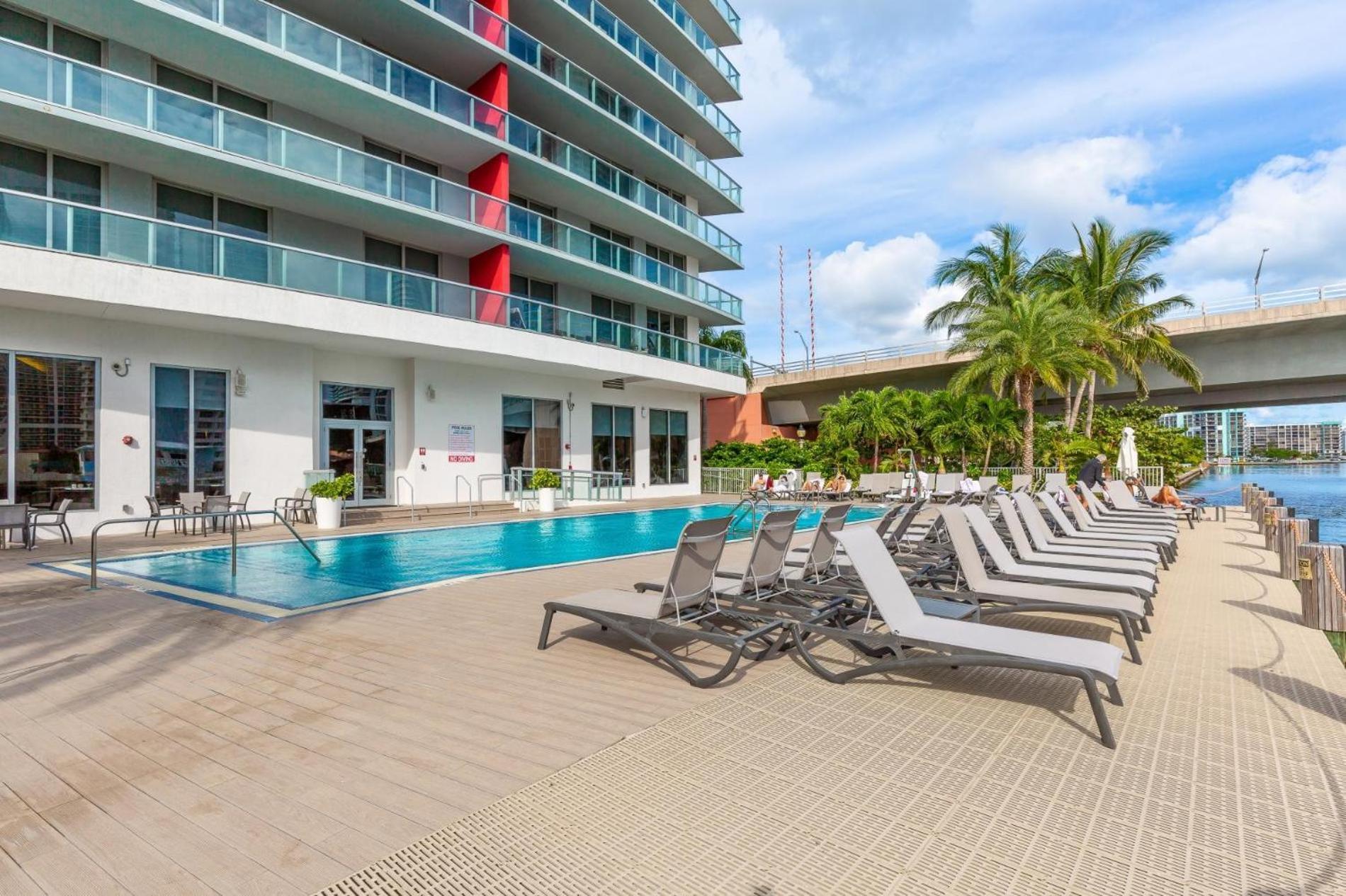 Modern One Bedroom Rental At Beach Walk Resort Miami 18Th Floor Hallandale Beach Eksteriør billede