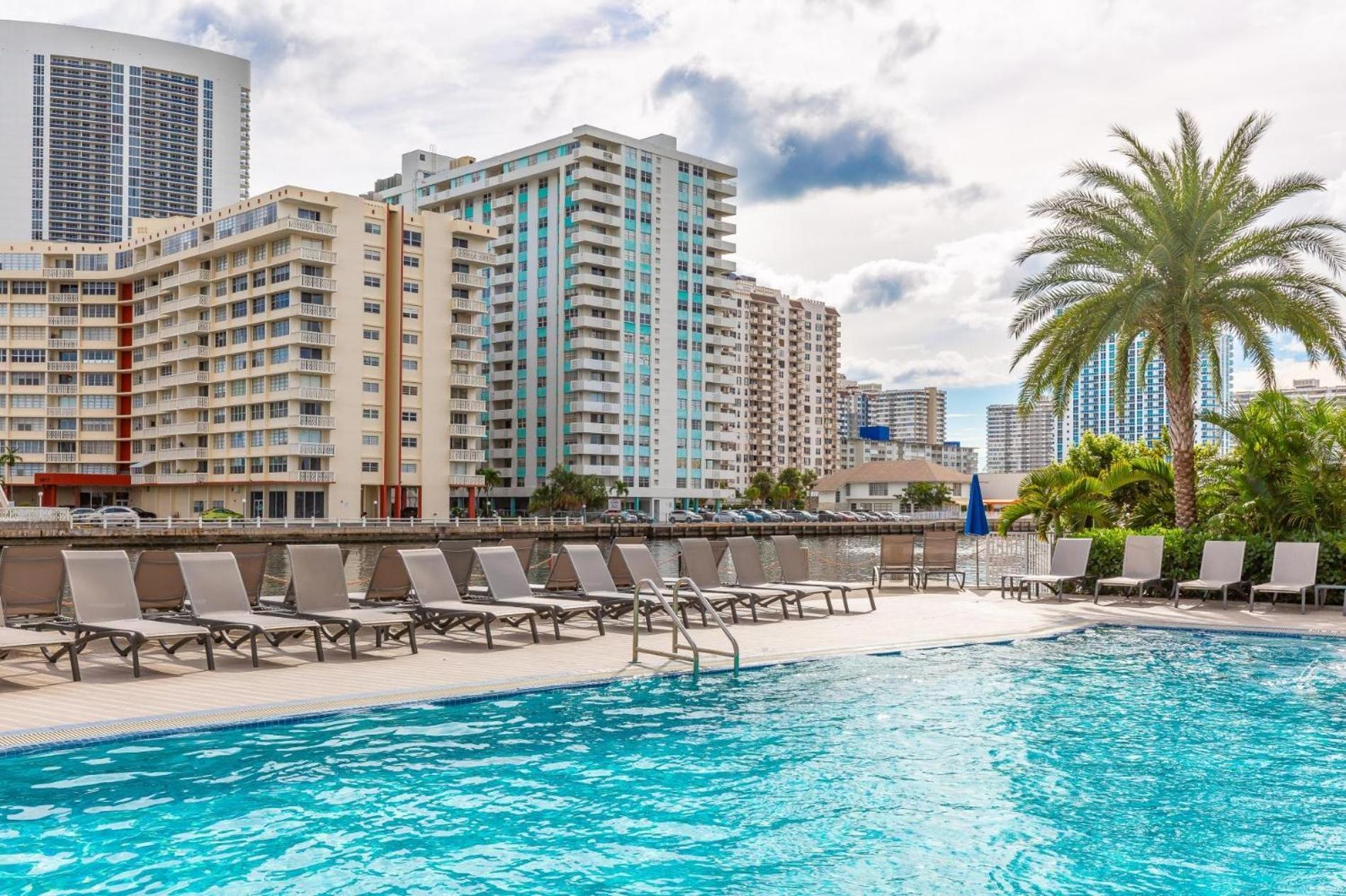 Modern One Bedroom Rental At Beach Walk Resort Miami 18Th Floor Hallandale Beach Eksteriør billede